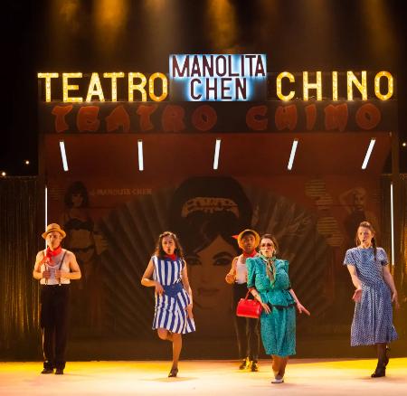 Imagen Pepa Zaragoza rinde homenaje a Manolita Chen sobre las tablas del Teatro Juan Bravo con un espectáculo que combina teatro, música y circo
