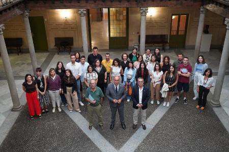 Imagen La Diputación recibe a quince titulados universitarios que ejercerán prácticas formativas en la institución durante los próximos doce meses
