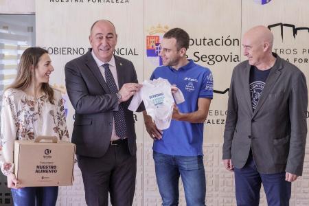 Imagen Marina Muñoz y Francisco Herrero reciben el reconocimiento de la Diputación y toda la provincia a sus éxitos deportivos logrados durante 2023